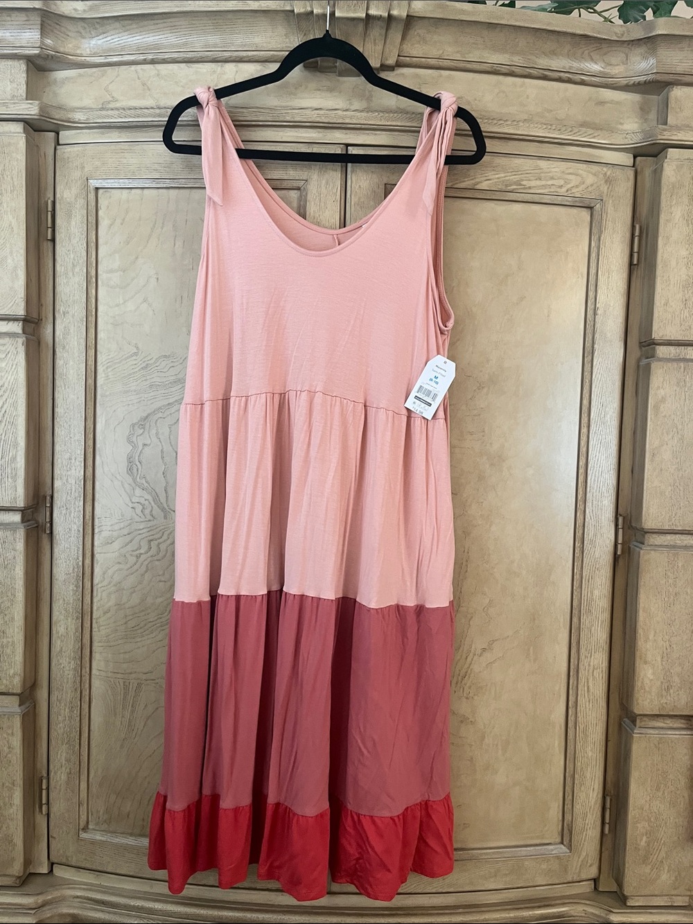 NWT Maternity color blockef Tiered Sleeveless Dress with Knot Straps